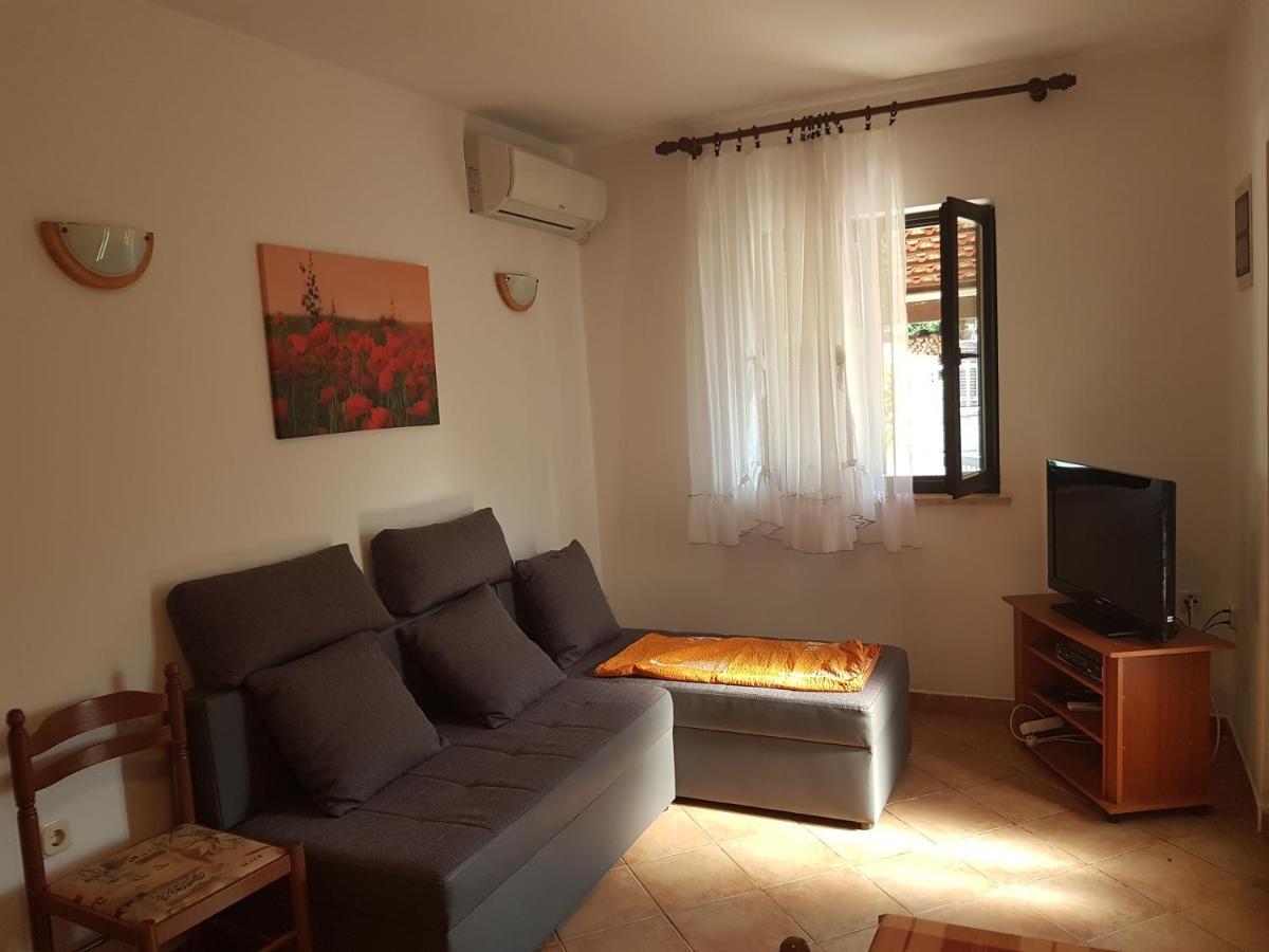 Apartments Stella Pula Luaran gambar